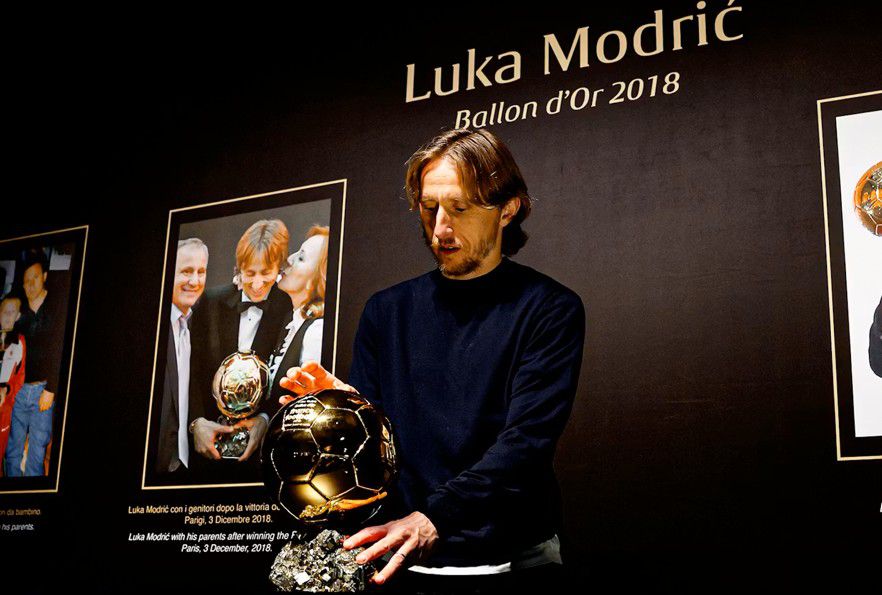 Luca Modric levou o troféu para o museu - Foto: Milan