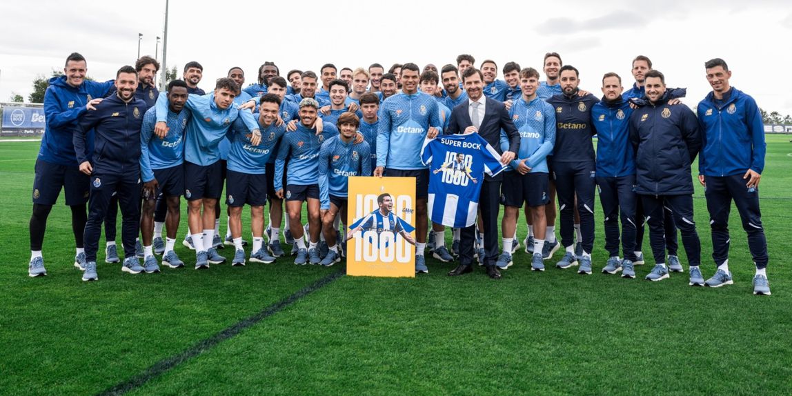 Thiago Silva emocionado com a homenagem do FC Porto - Foto: FC Porto
