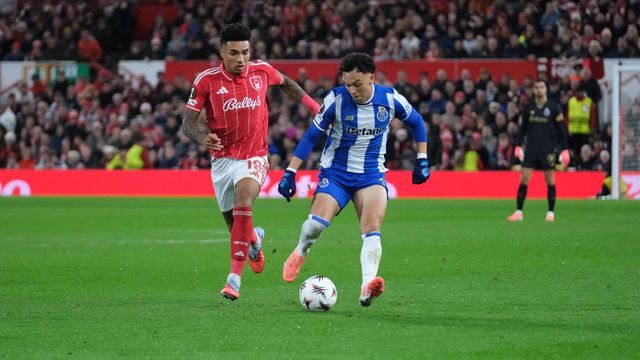 Igor Jesus e Pepê no Nottingham Forest-FC Porto, da Liga Europa - Foto: IMAGO