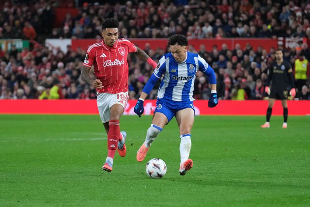 Igor Jesus e Pepê no Nottingham Forest-FC Porto, da Liga Europa - Foto: IMAGO
