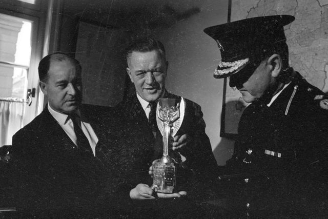 BREAKING NEWS: há 60 anos, neste dia, roubaram a Taça do Campeonato do Mundo