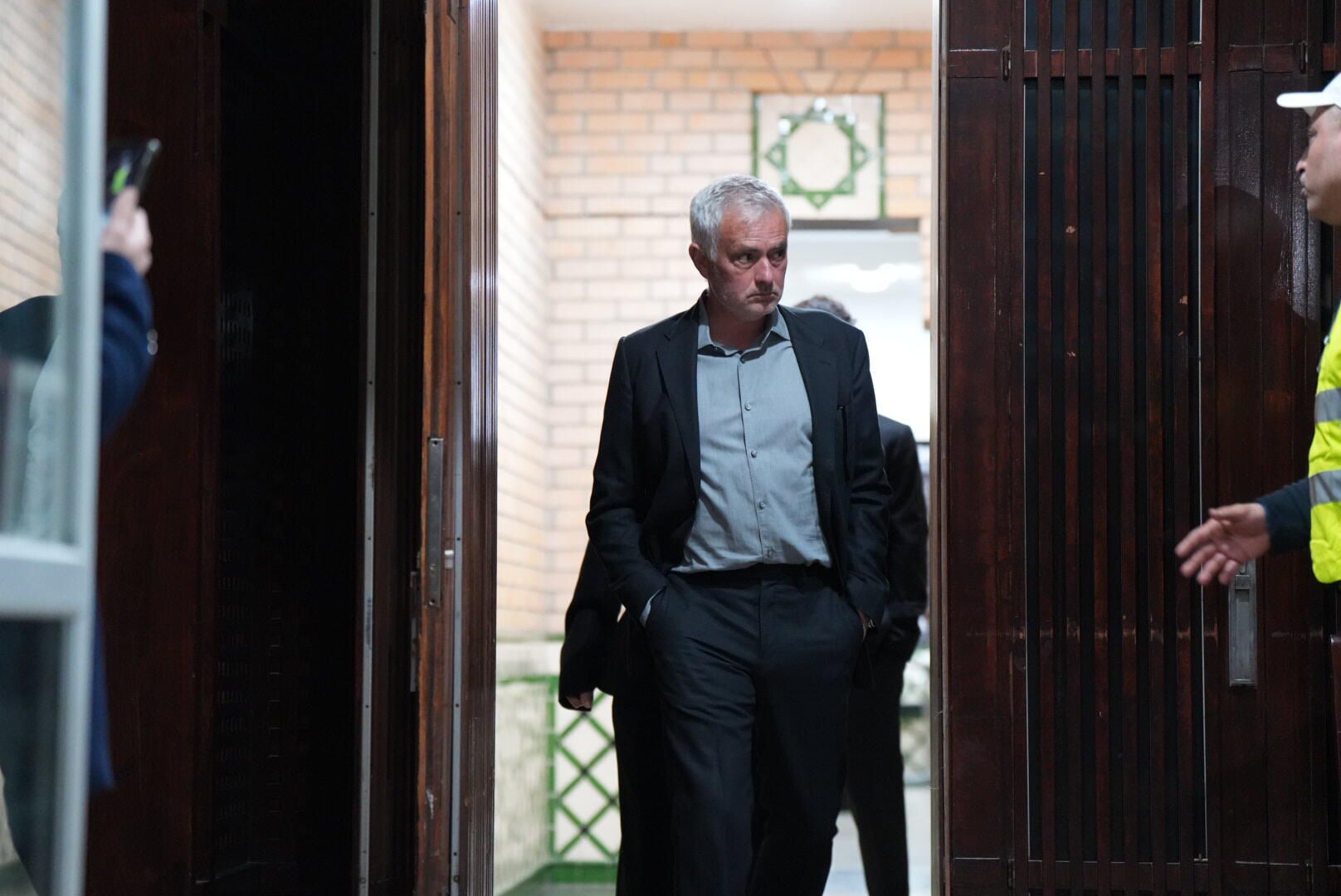 José Mourinho à saída do velório de Silvino (Foto: Maycon Quiozini)