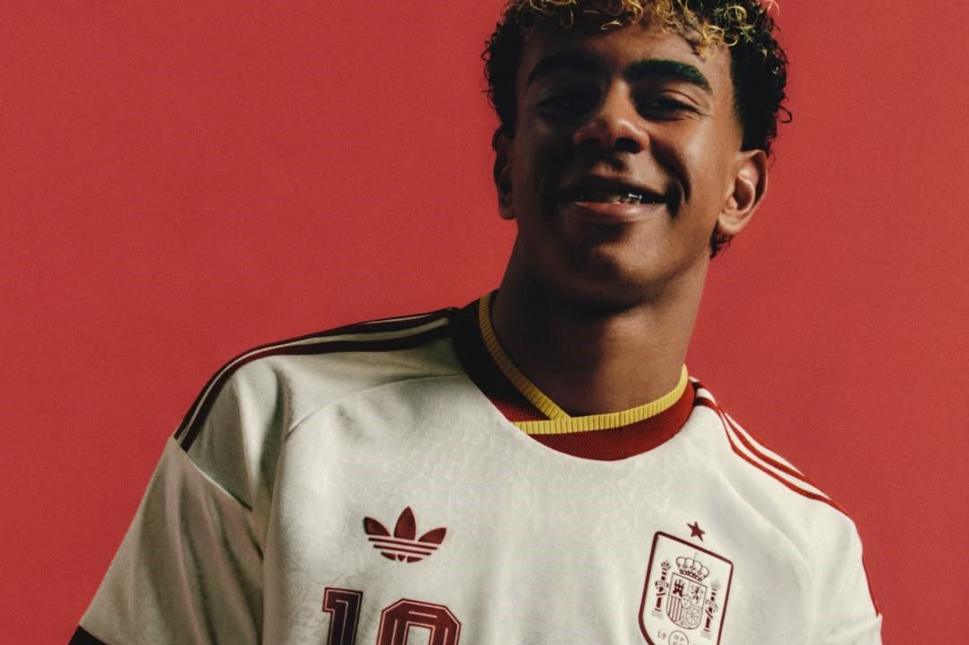 Lamine Yamal com a nova camisola alternativa de Espanha - Foto: Adidas/Instagram