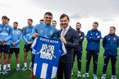 André Villas-Boas entregou camisola especial a Thiago Silva - Foto: FC Porto
