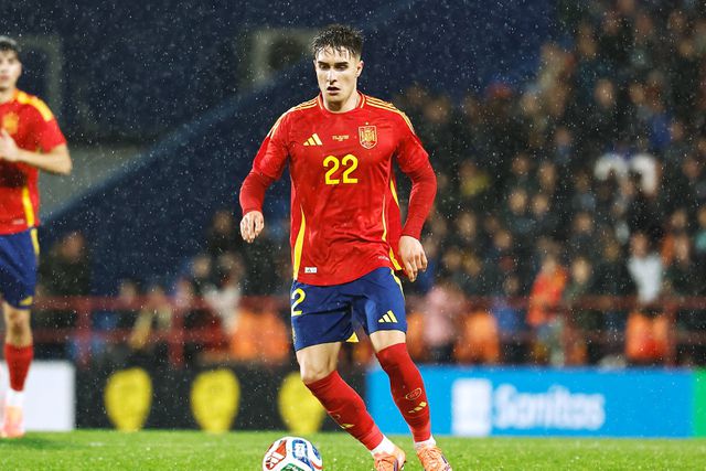 Fresneda, lateral-direito do Sporting, com a camisola da seleção sub-21 de Espanha