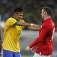 Neymar e Rooney defrontaram-se num particular em 2013