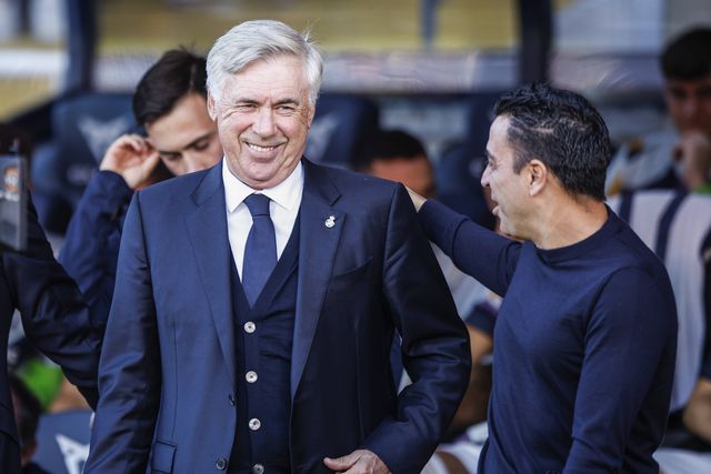 Ancelotti comenta continuidade de Xavi no Barcelona: «Decisão correta»