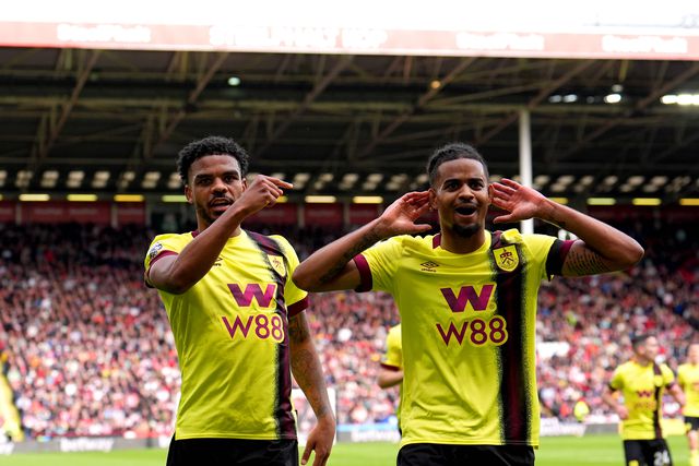 Premier League: Burnley afunda Sheffield e Luton é goleado pelo Brentford
