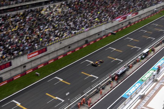 Verstappen alcança quinta 'pole' consecutiva na China