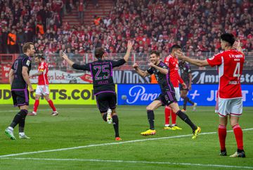 Bundesliga: Diogo Leite titular na goleada do Bayern em Berlim