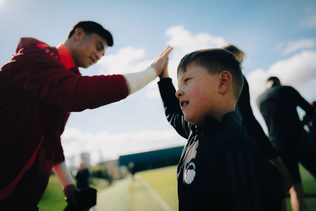 Criança de 7 anos com doença muito rara convocada para o jogo do Copenhaga