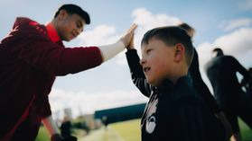 Criança de 7 anos com doença muito rara convocada para o jogo do Copenhaga