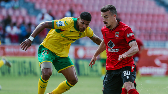 Liga 2: Paços e Penafiel empatam em jogo com final cinematográfico