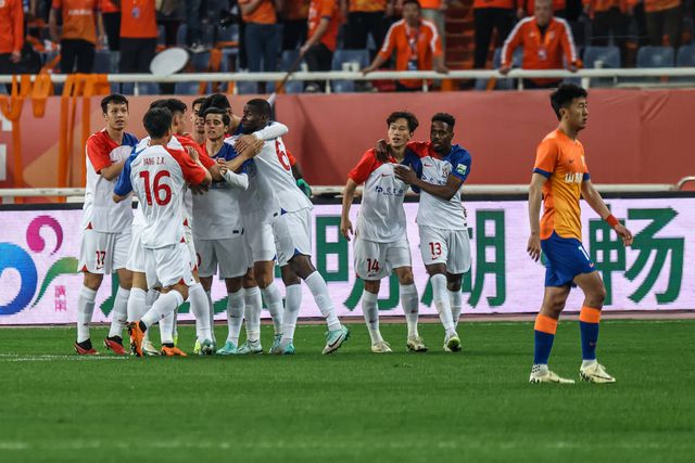 João Carlos Teixeira marca na vitória do Shanghai Shenhua