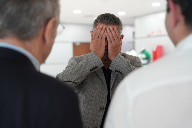 Cadete a ensinar Balakov a pedir talheres com palavrões