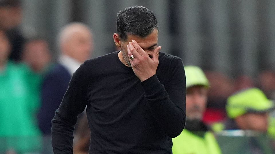 Sérgio Conceição frustrado com a derrota do Milan diante da Atalanta