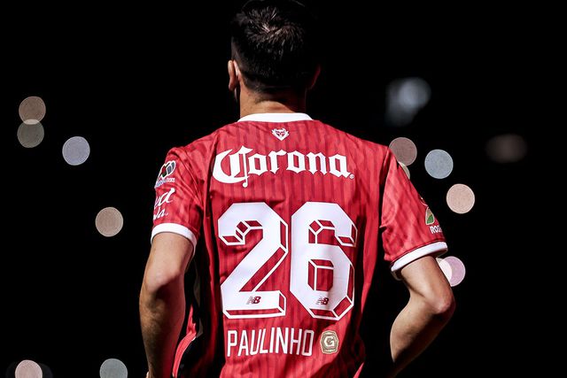 Paulinho frente ao Cruz Azul