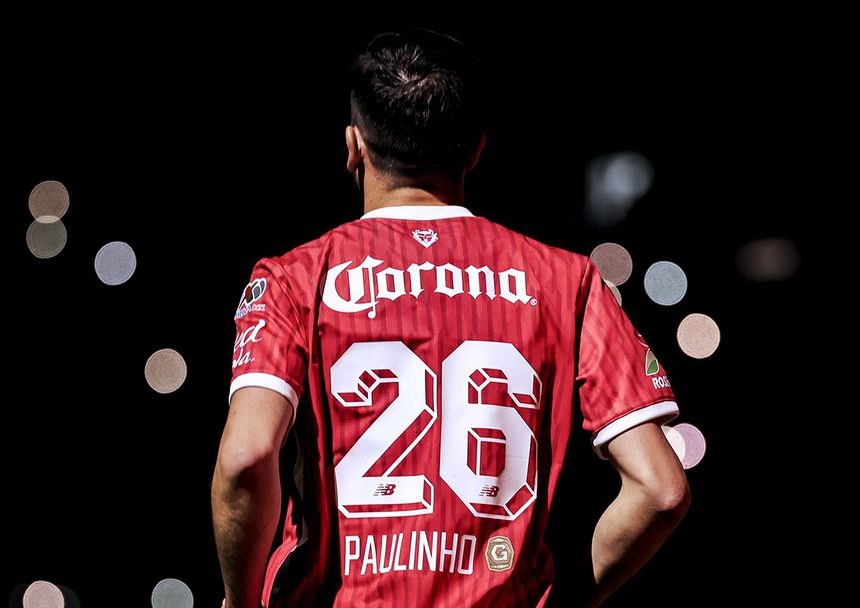 Paulinho frente ao Cruz Azul