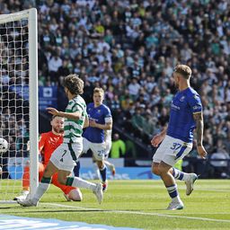 Finalização complicada de Jota, que tinha acabado de entrar no Celtic