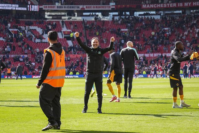 Vítor Pereira a celebrar a vitória dos Wolves em Old Trafford