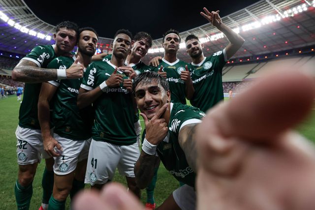 Palmeiras vence em Fortaleza com drama e é o novo líder do Brasileirão