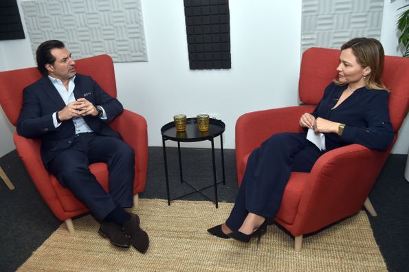 Francisco Lampreia entrevistado pela jornalista Irene Palma, na redação de A BOLA