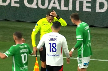 Bandeirinha atingido na cabeça: jogo de Paulo Fonseca suspenso
