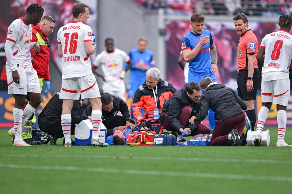 Ex-Benfica envolvido em choque violento na Bundesliga