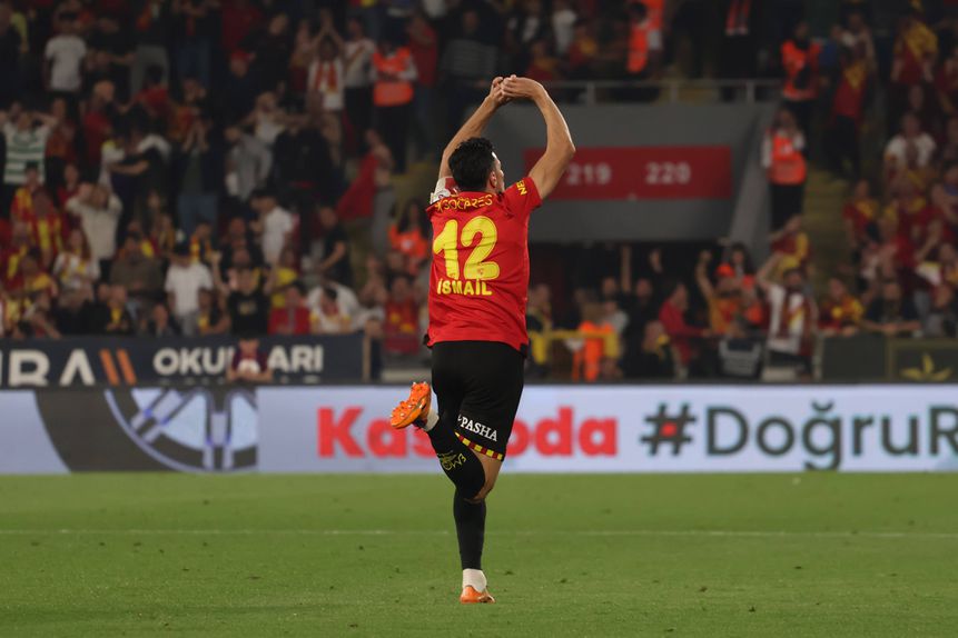 Ismail Koybasi celebra o golo do empate do Goztepe frente ao Besiktas