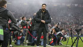 Aviso a Amorim: «Liga Europa não vai salvar época desastrosa do Man. United»