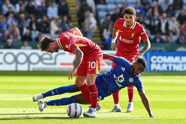 Liverpool mais perto do campeonato, Leicester desce de divisão