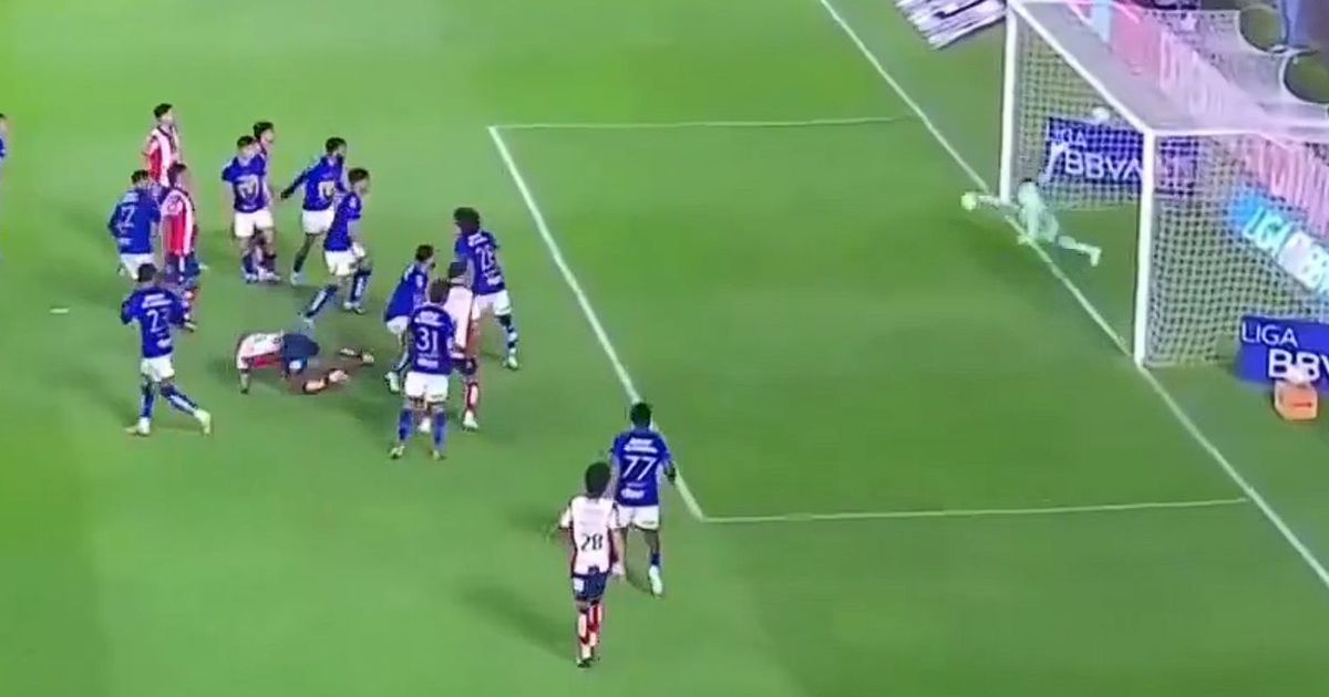 Que reflexos! Aos 39 anos, Navas brilha com defesa espetacular no México (vídeo)