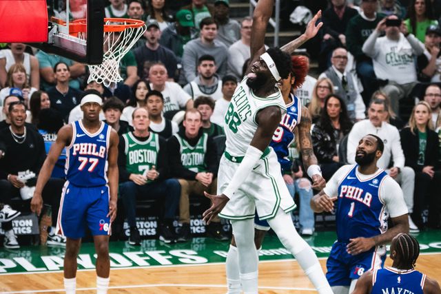 Neemias Queta frente aos 76ers - foto: X/Celtics