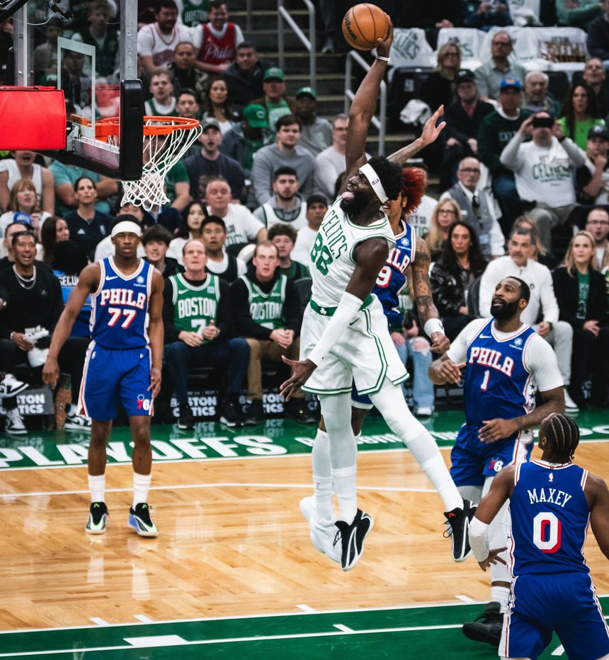 Neemias Queta frente aos 76ers - foto: X/Celtics