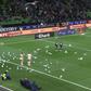 Vídeo: dezenas de gaivotas invadem relvado e perturbam jogo na Austrália