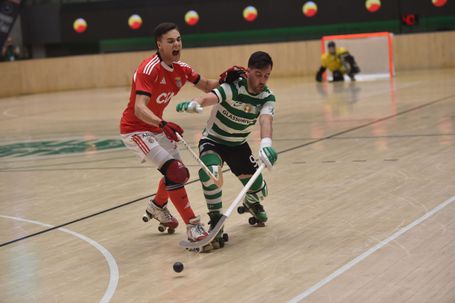 Benfica mantém invencibilidade ao empatar dérbi no João Rocha