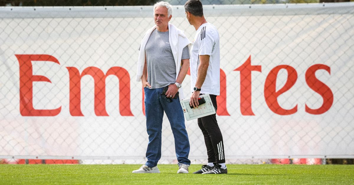 Mourinho presente no treino do Benfica B na ressaca do dérbi