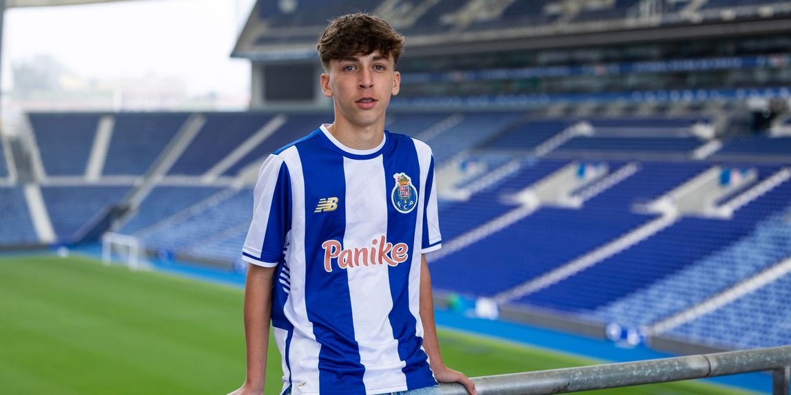 Guilherme Fontes assinou contrato de formação - Foto: FC PORTO