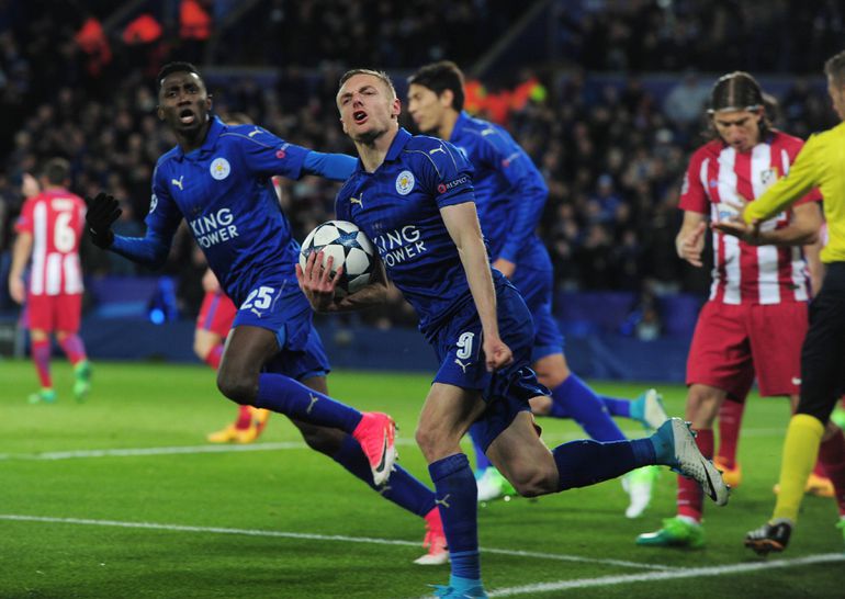 Leicester: o título inédito em 2016 levou à estreia na Champions League e chegou aos quartos de final. Agora, a equipa está muito perto de descer pelo segundo ano consecutivo (IMAGO)