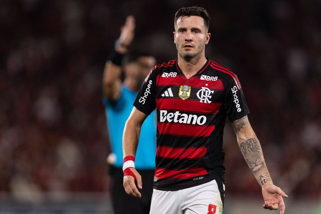 Saúl Níguez com a camisola do Flamengo