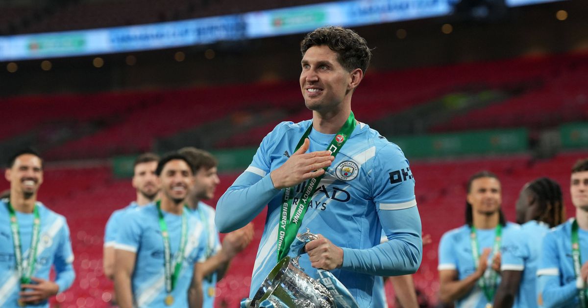 Fim de ciclo: defesa deixa Manchester City ao fim de uma década