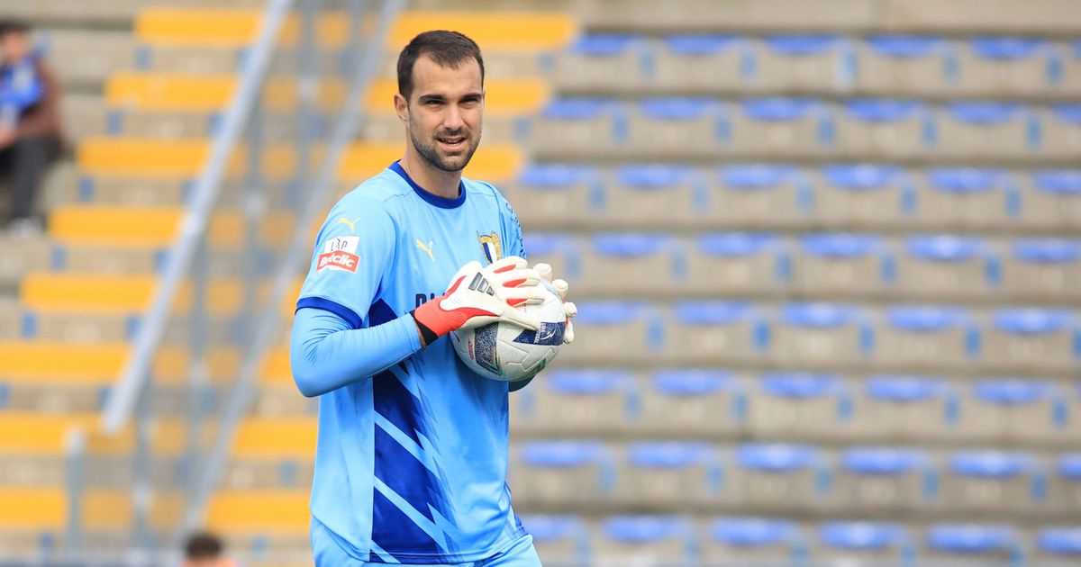 Luvas de aço: do Barcelona para fazer história no Famalicão