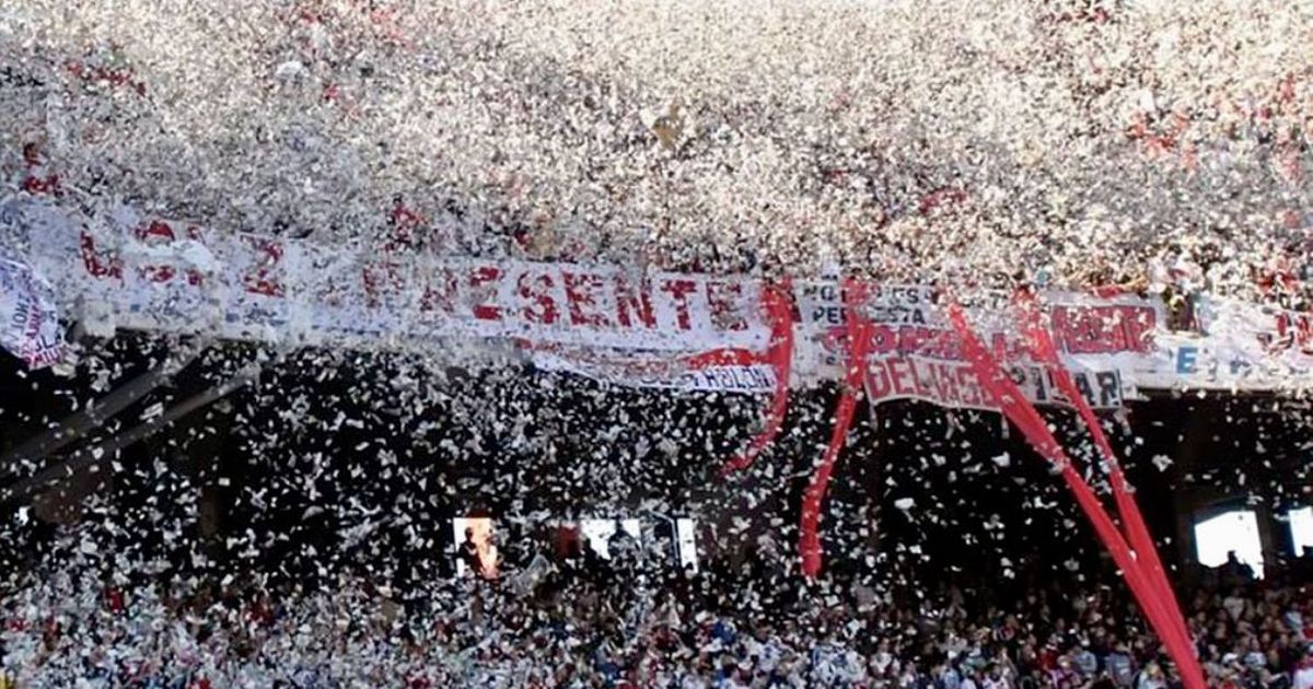 Sabe porque os argentinos atiram papelitos para o relvado?