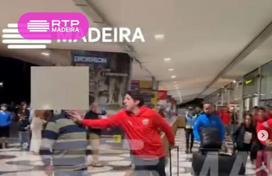 Vídeo: presidente do Marítimo agride adepto no aeroporto