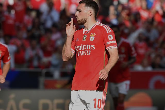 Turcos apontam Kokçu ao Liverpool de Arne Slot