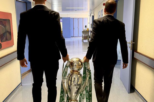 Sporting leva taça de campeão a Manuel Fernandes