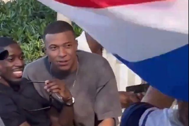 Mbappé e Dembélé não foram convocados no PSG... e apareceram em Cannes