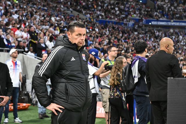 Pierre Sage com ar desanimado