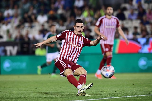 Vídeo: Podence brilha com golo à Cantona