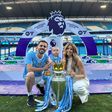 Bernardo Silva posa em família após conquista inédita